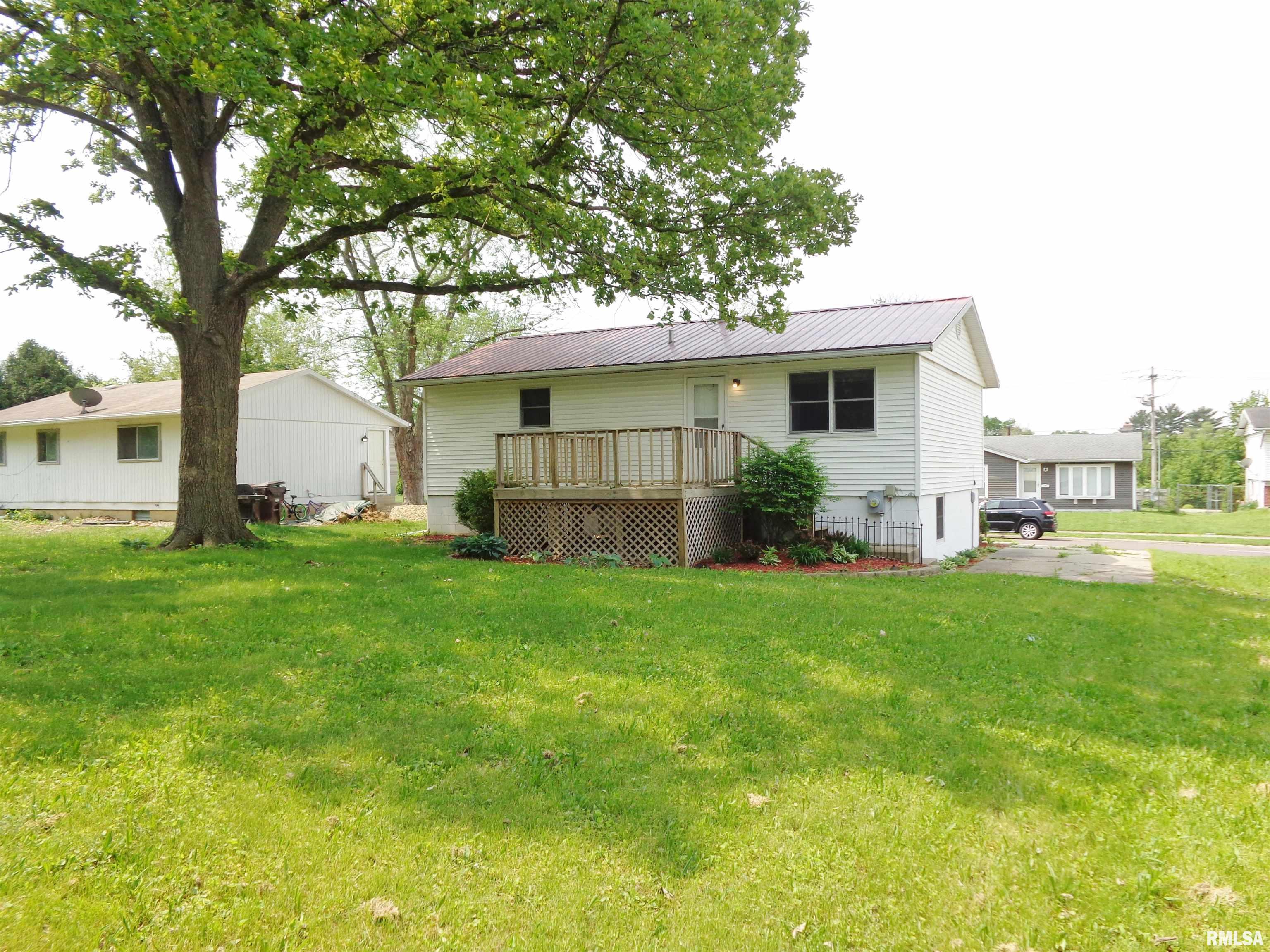 6216 North Randwick Road Peoria, IL 61615 - Photo 4 of 33 Gallery Image 4