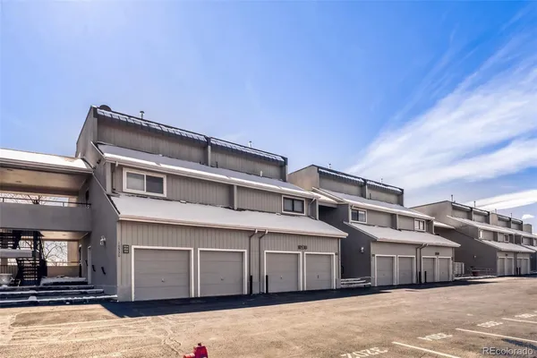 $2,595 | 10530 West Jewell Avenue, Unit 302, Lakewood, CO 80232