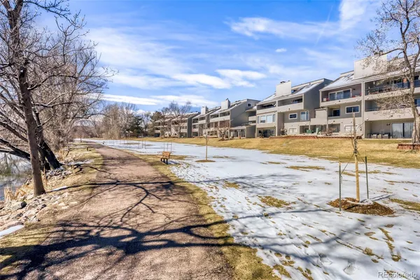 $2,595 | 10530 West Jewell Avenue, Unit 302, Lakewood, CO 80232