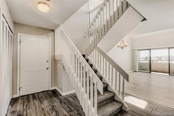$2,595 | 10530 West Jewell Avenue, Unit 302, Lakewood, CO 80232