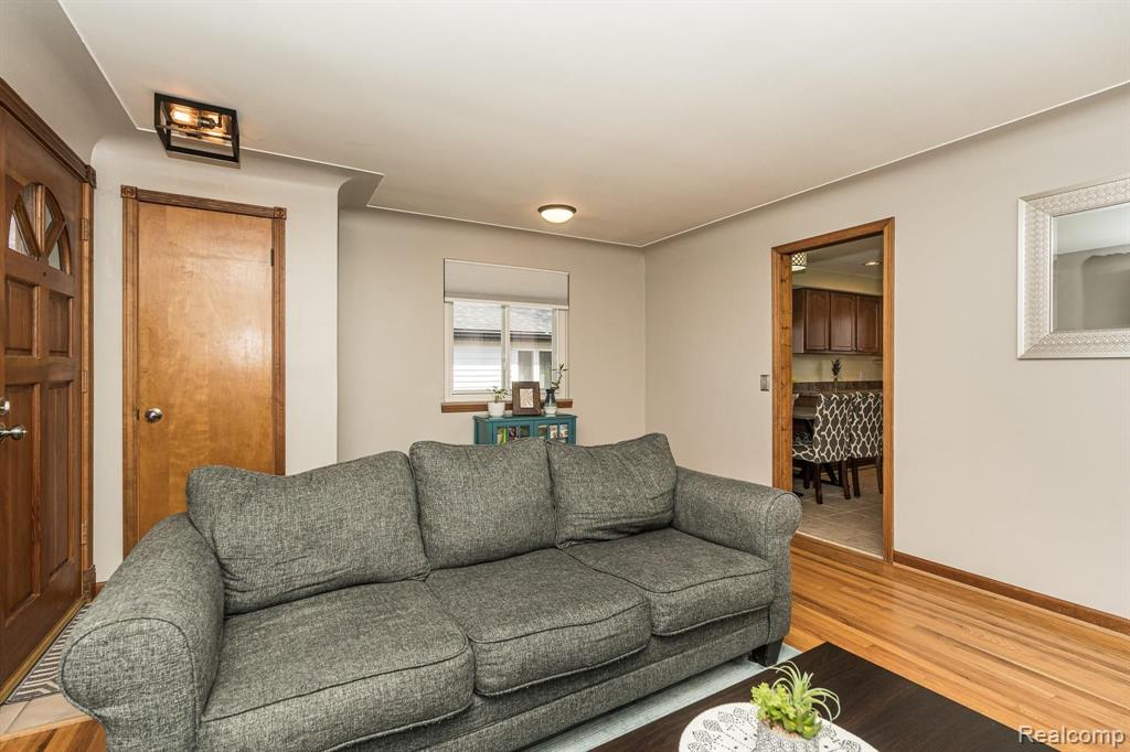 211 South Helen Avenue Rochester, MI 48307 - Photo 11 of 38