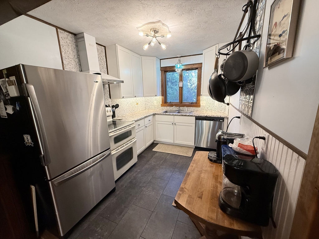 51 Ridge Way Sturbridge, MA 01566 - Photo 12 of 36 Gallery Image 12