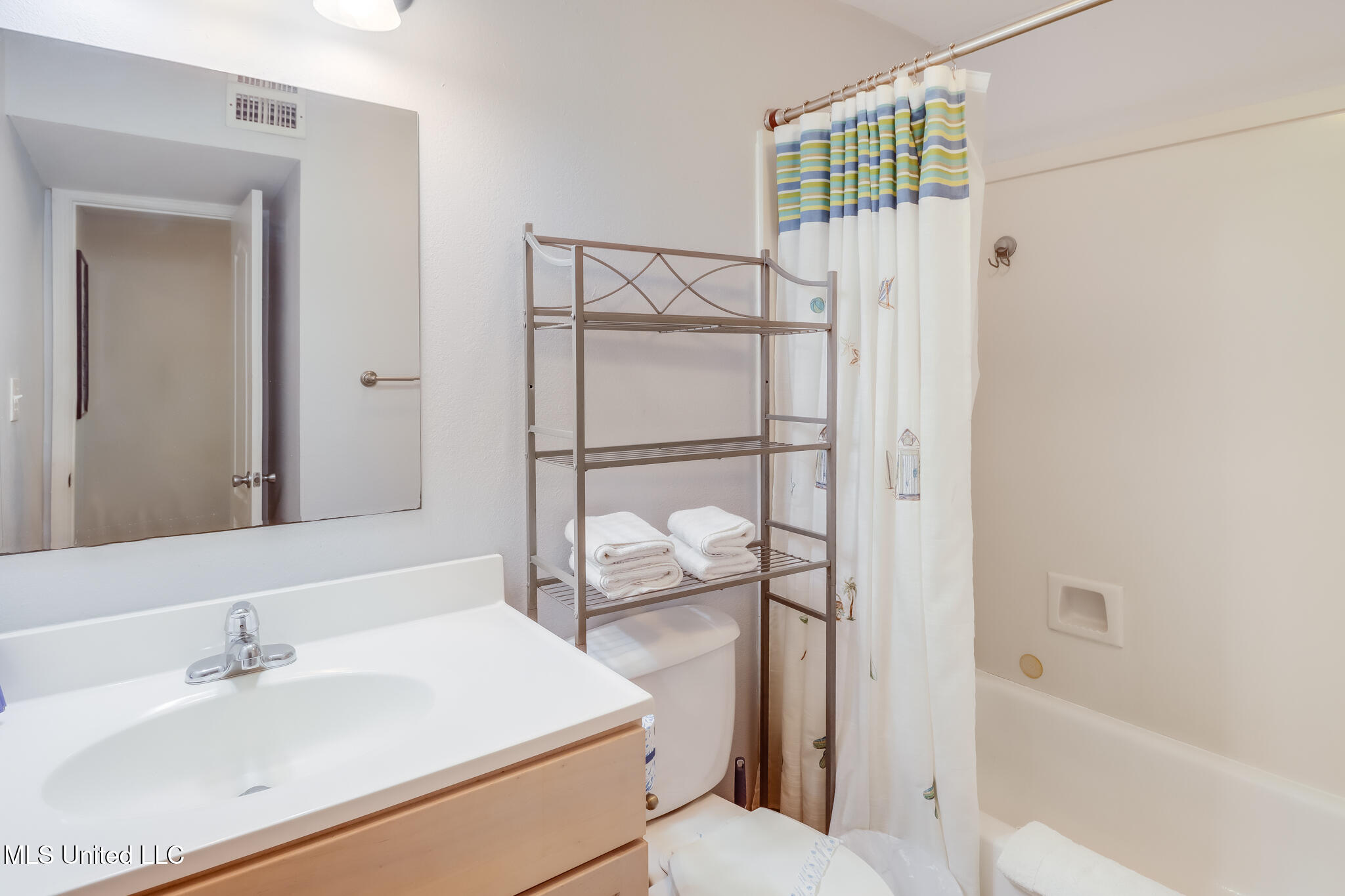 3230 Cumberland Road, Unit 84 Ocean Springs, MS 39564 - Photo 14 of 18 Photo May 16 2025, 2 35 19 PM (2)-Edit