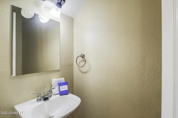 $169,000 | 3230 Cumberland Road, Unit 84, Ocean Springs, MS 39564