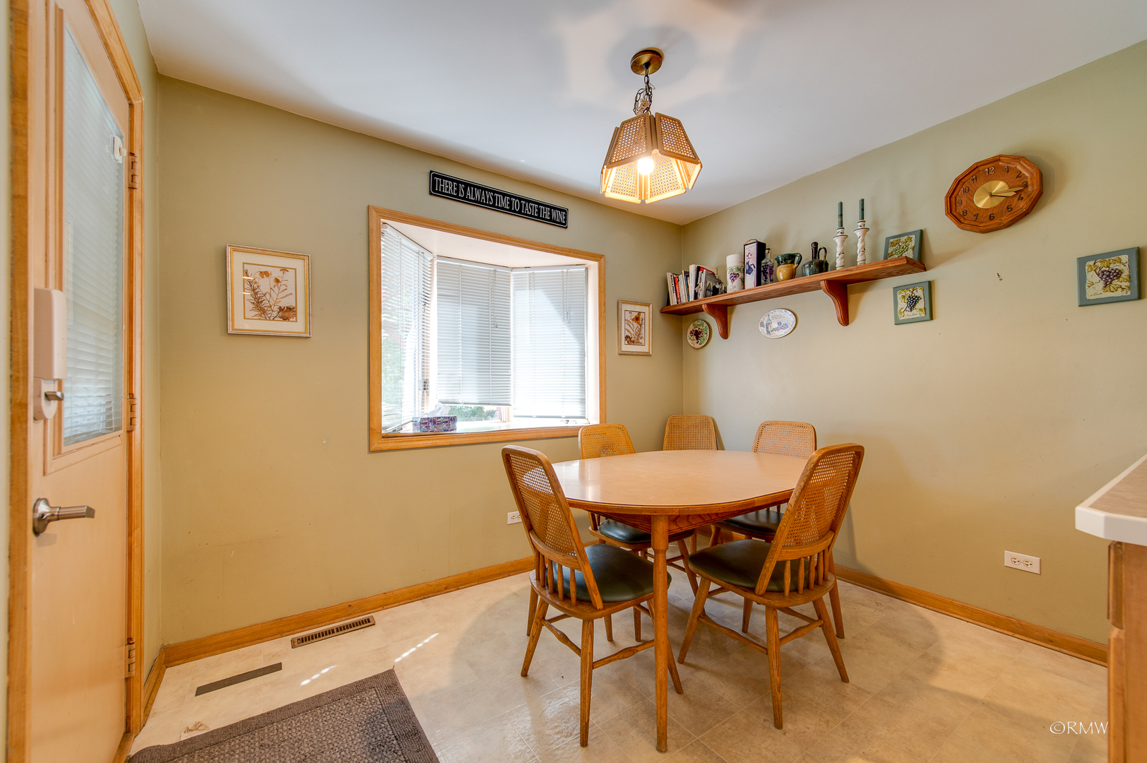 917 Surrey Road Addison, IL 60101 - Photo 14 of 31