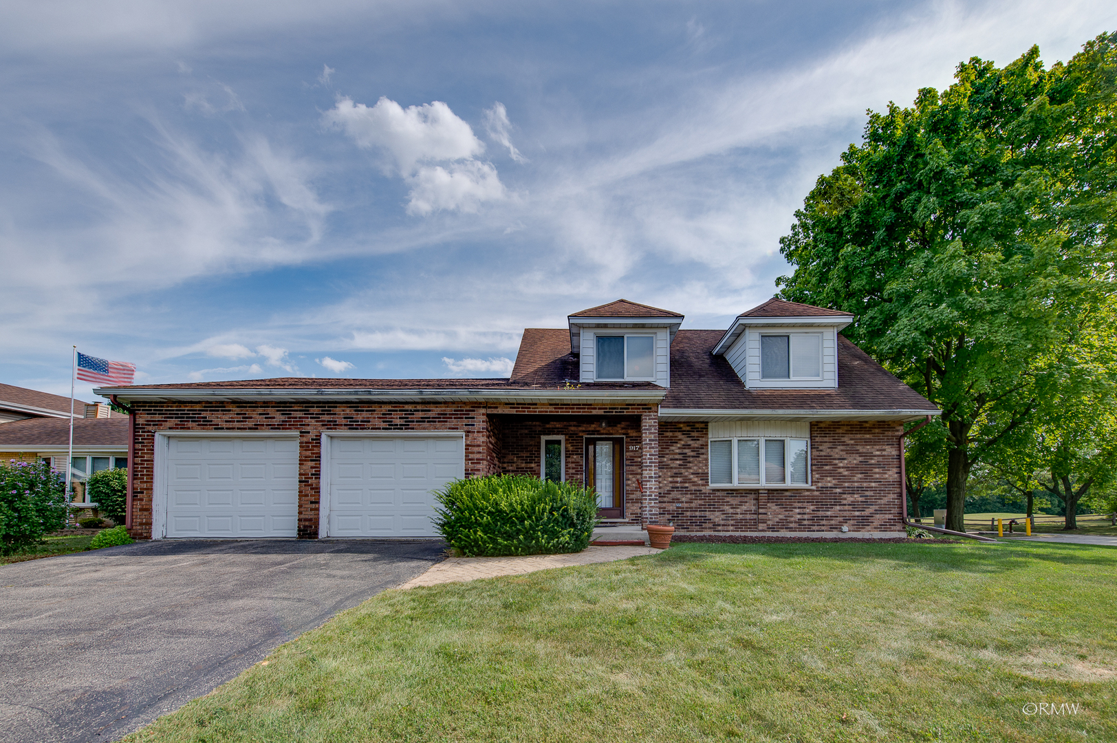 917 Surrey Road Addison, IL 60101 - Photo 2 of 31