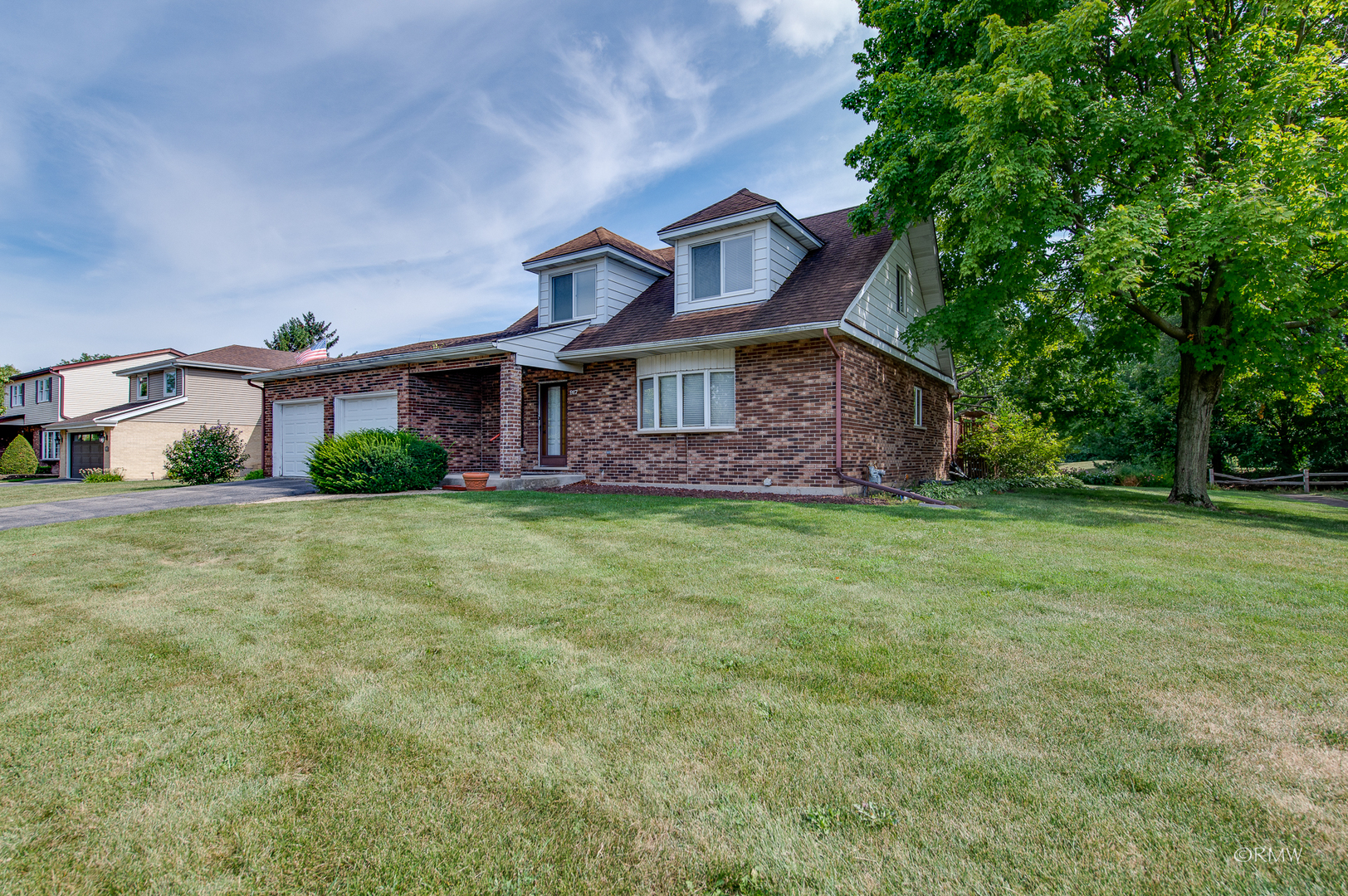 917 Surrey Road Addison, IL 60101 - Photo 3 of 31