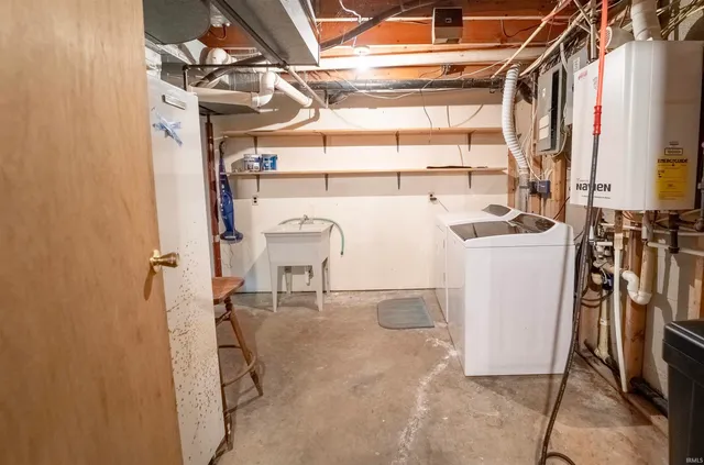 $335,000 | 1009 North Hickory Lane, Kokomo, IN 46901