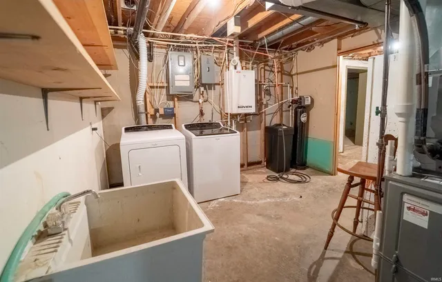 $335,000 | 1009 North Hickory Lane, Kokomo, IN 46901