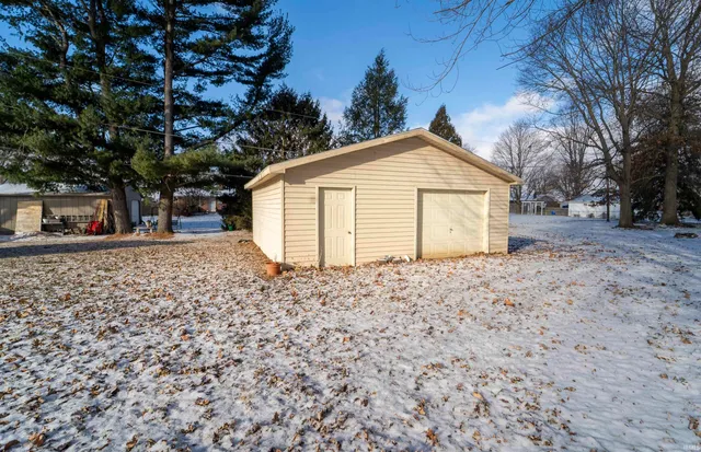 $335,000 | 1009 North Hickory Lane, Kokomo, IN 46901