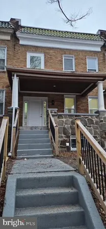 a view of entryway with a front door