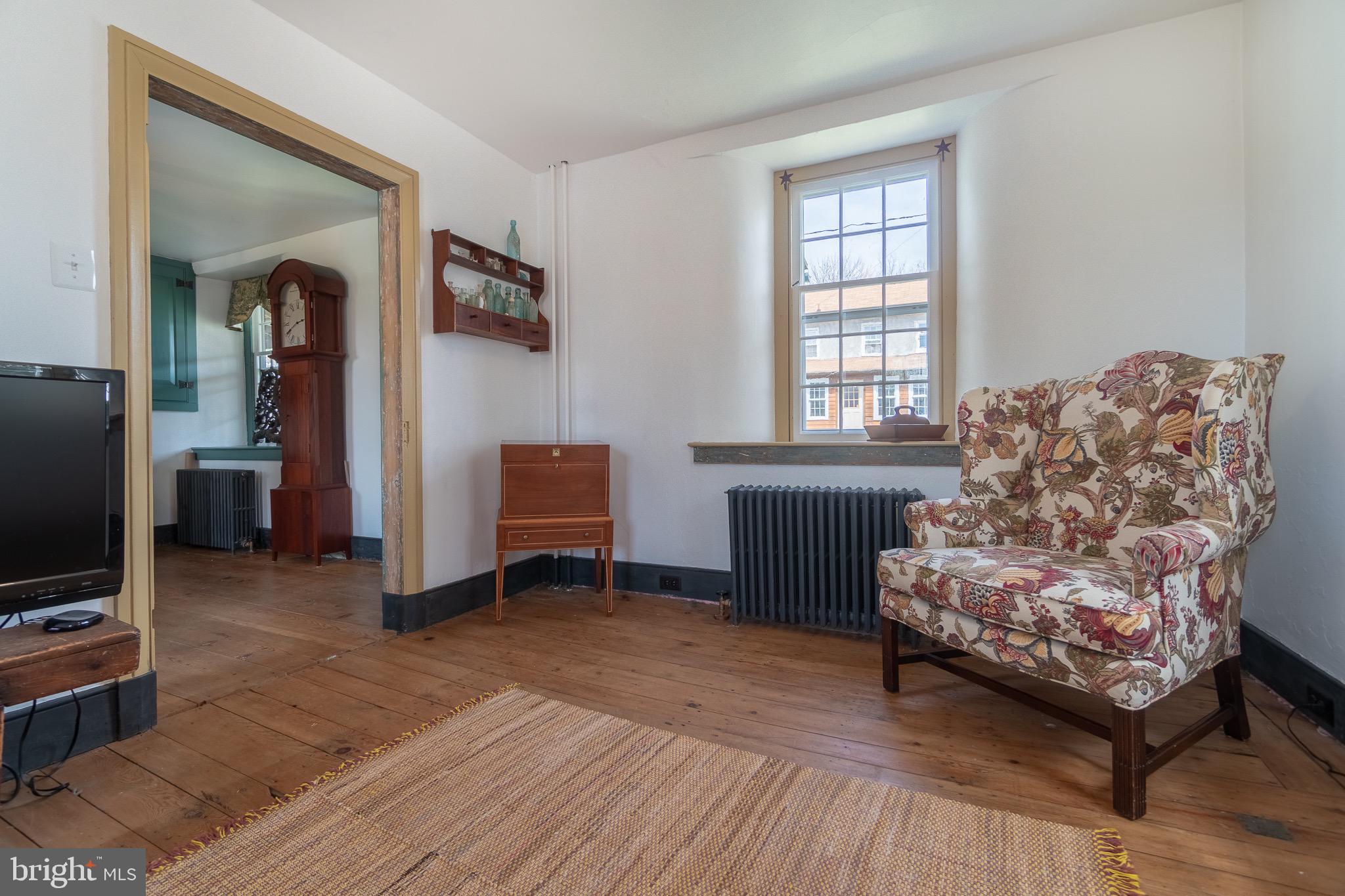 166 Warwick Road Elverson, PA 19520 - Photo 7 of 28 Sitting Area