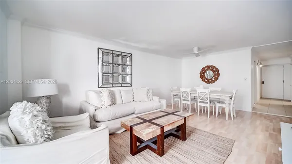 $4,500 | 2401 Collins Avenue, Unit 904, Miami Beach, FL 33140