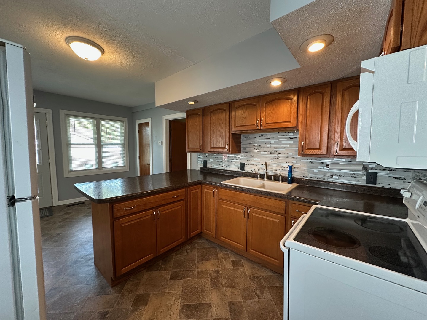 905 West 14th Street Sterling, IL 61081 - Photo 6 of 18