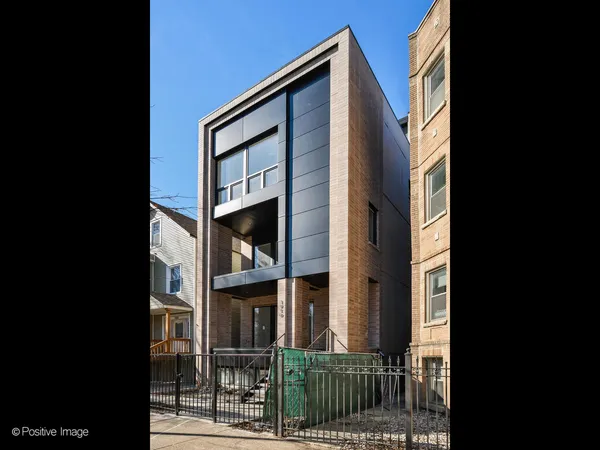 $949,000 | 1910 North Kedzie Avenue, Unit 2F, Chicago, IL 60647