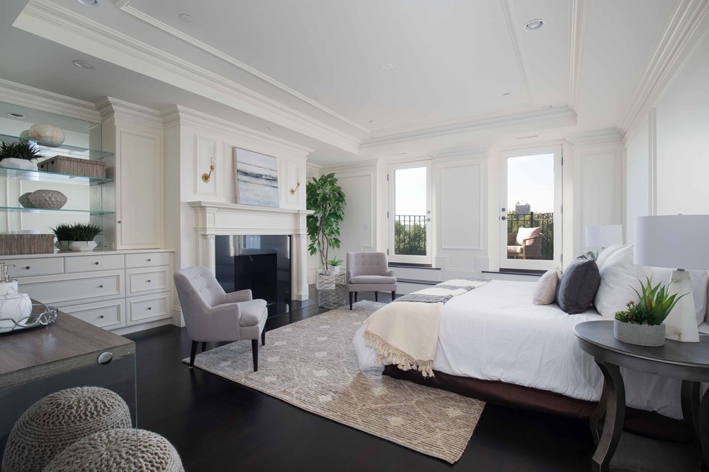 348 Beacon Street, Unit PH Boston, MA 02116 - Photo 21 of 34 a living room with furniture fireplace and window