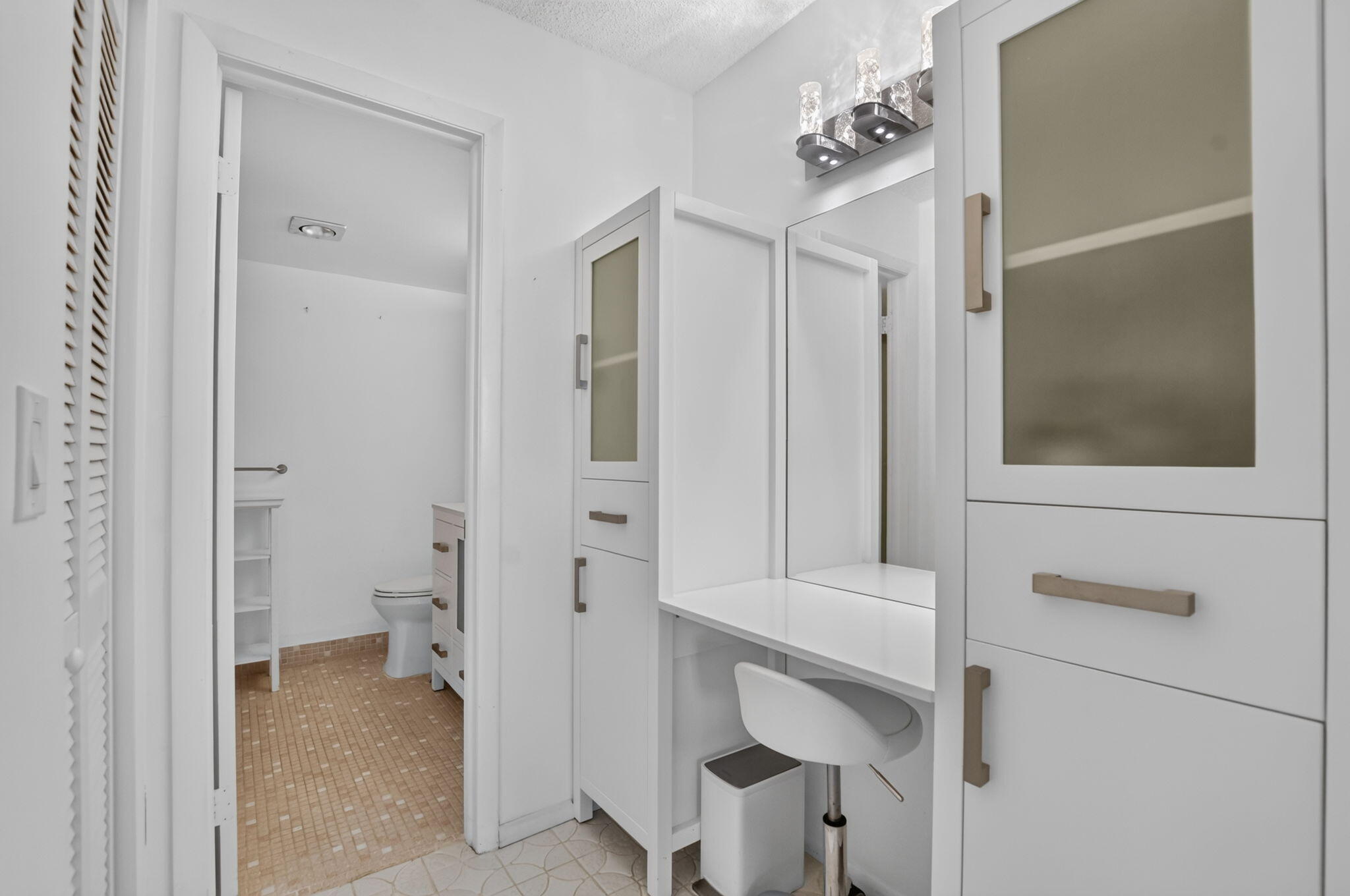 6461 Northwest 2nd Avenue, Unit 515 Boca Raton, FL 33487 - Photo 22 of 51 Bathroom
