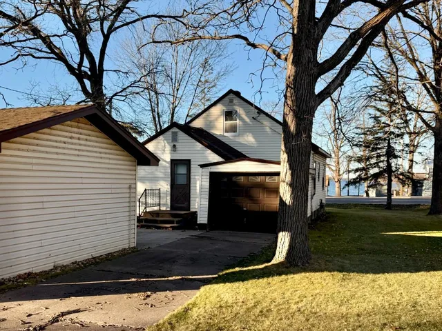 $159,900 | 685 Main St Isle West, Isle, MN 56342
