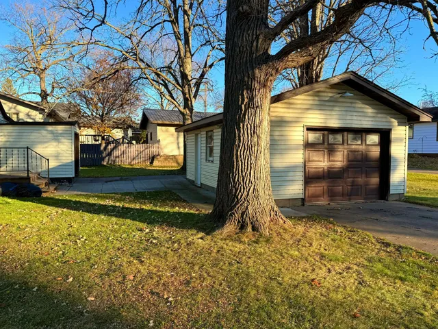 $159,900 | 685 Main St Isle West, Isle, MN 56342