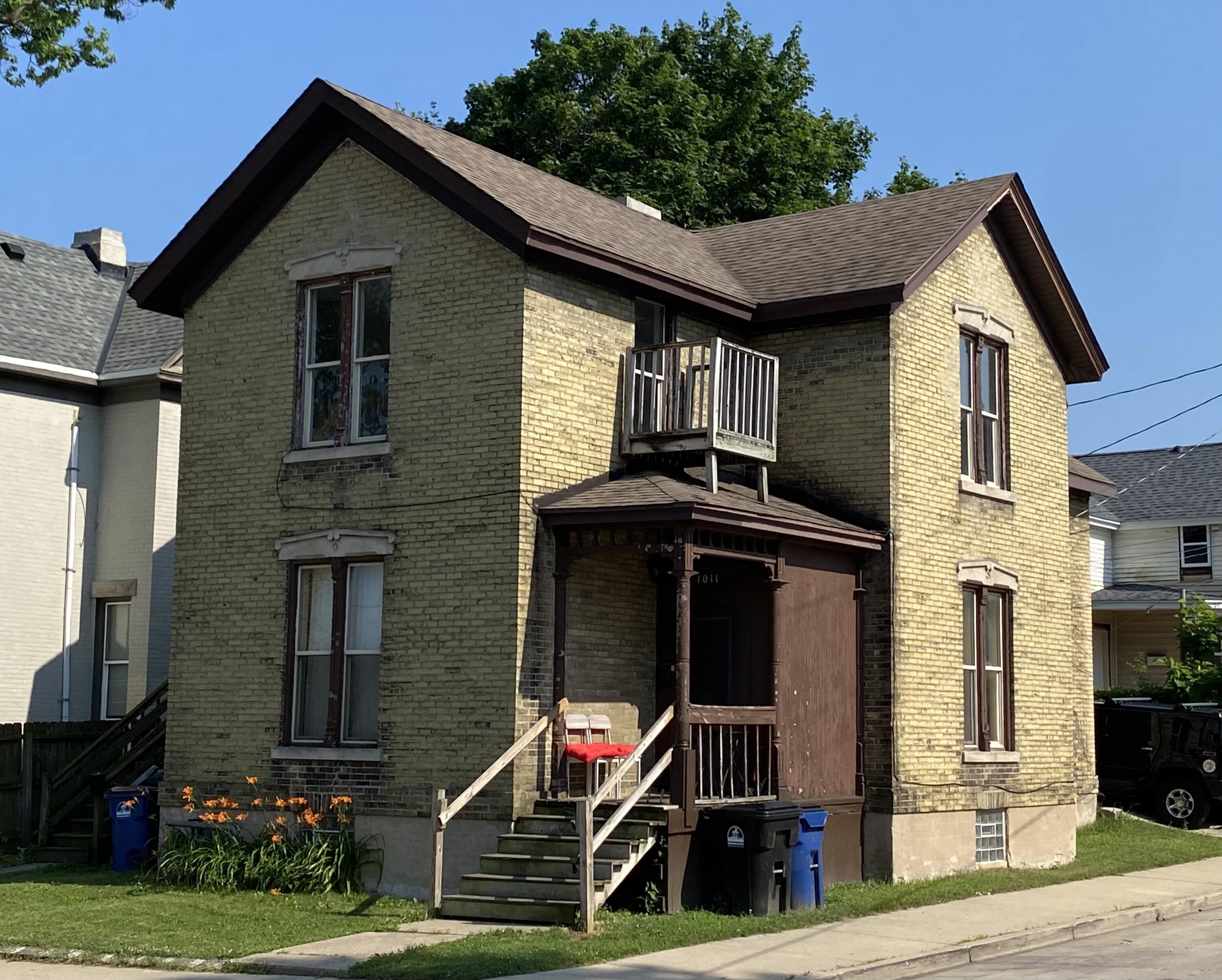 1011 10th Street Racine, WI 53403 - Photo 1 of 1 Corner