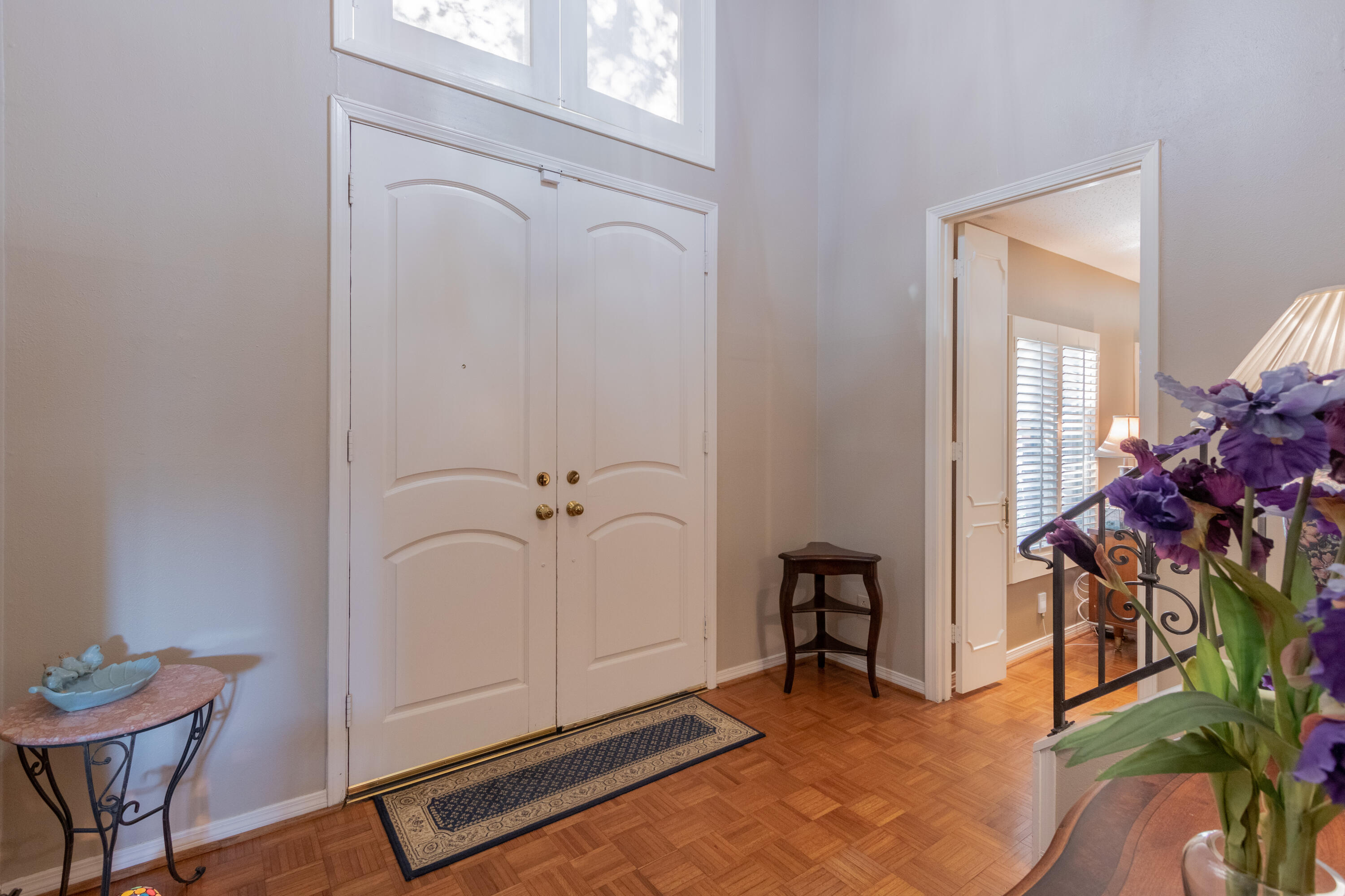3722 63rd Drive Lubbock, TX 79413 - Photo 7 of 63 a view of a livingroom with furniture and a hallway