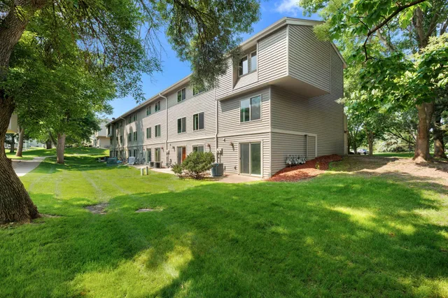 $209,900 | 4100 Meadowlark Lane, Eagan, MN 55122