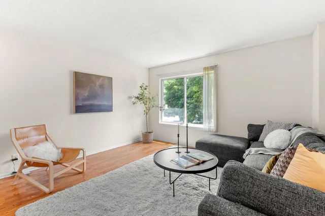 $214,900 | 4100 Meadowlark Lane, Eagan, MN 55122