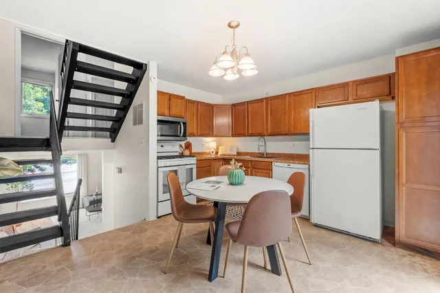 $214,900 | 4100 Meadowlark Lane, Eagan, MN 55122