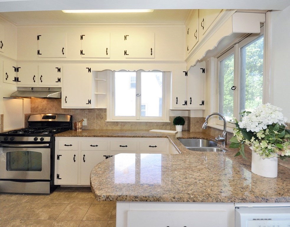 6 Hayes Street Maynard, MA 01754 - Photo 8 of 23 Gallery Image 8