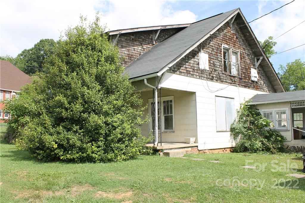 2063 Newfound Road Canton, NC 28716 - Photo 5 of 36 front view of a house with a yard