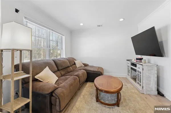 $3,400 | 53 Crest Street, Unit 1, Westwood, NJ 07675