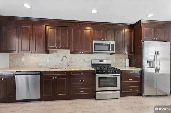 $3,400 | 53 Crest Street, Unit 1, Westwood, NJ 07675