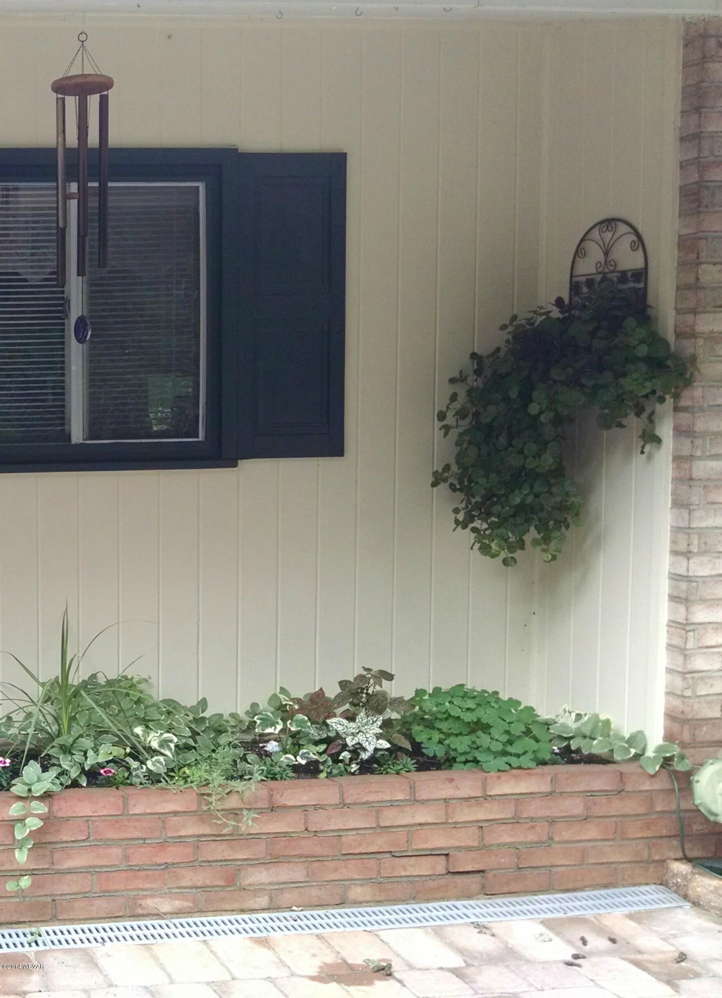 1907 Devon Road Williamsport, PA 17701 - Photo 27 of 35 FRONT PLANTER AREA