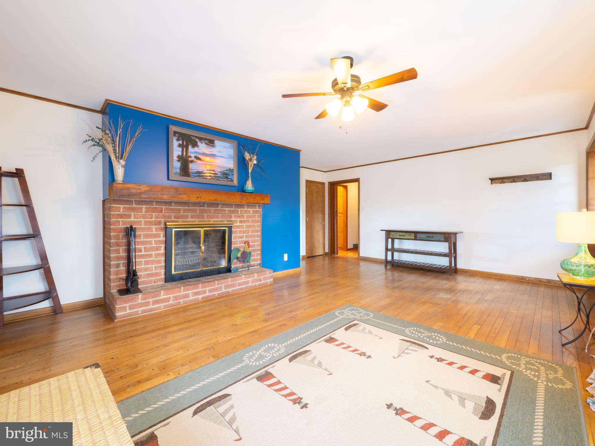 2521 Mt Hebron Road Strasburg, VA 22657 - Photo 19 of 59 Family room.