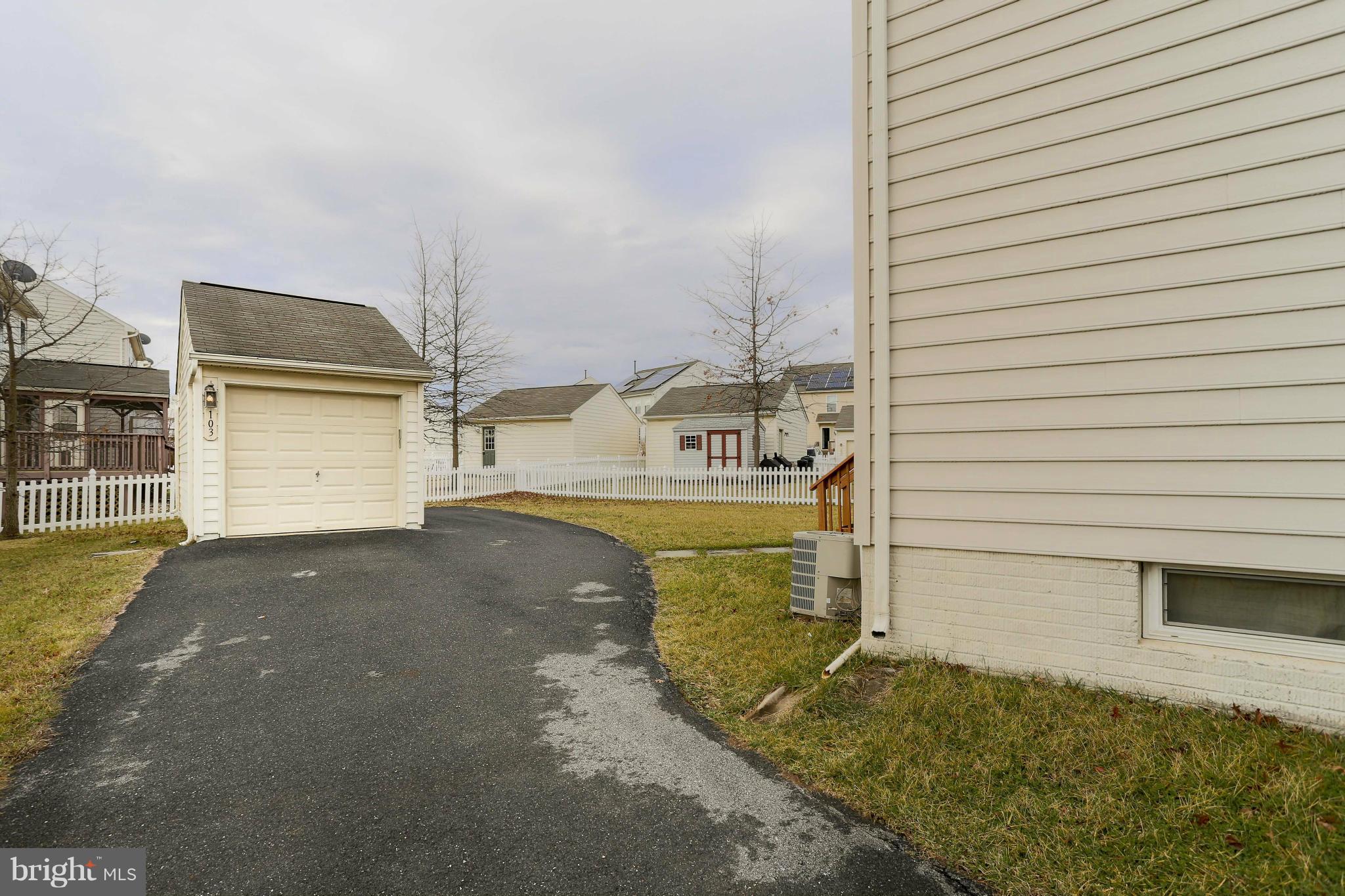 103 Seamaster Road Baltimore, MD 21221 - Photo 4 of 29 Exterior (Rear)