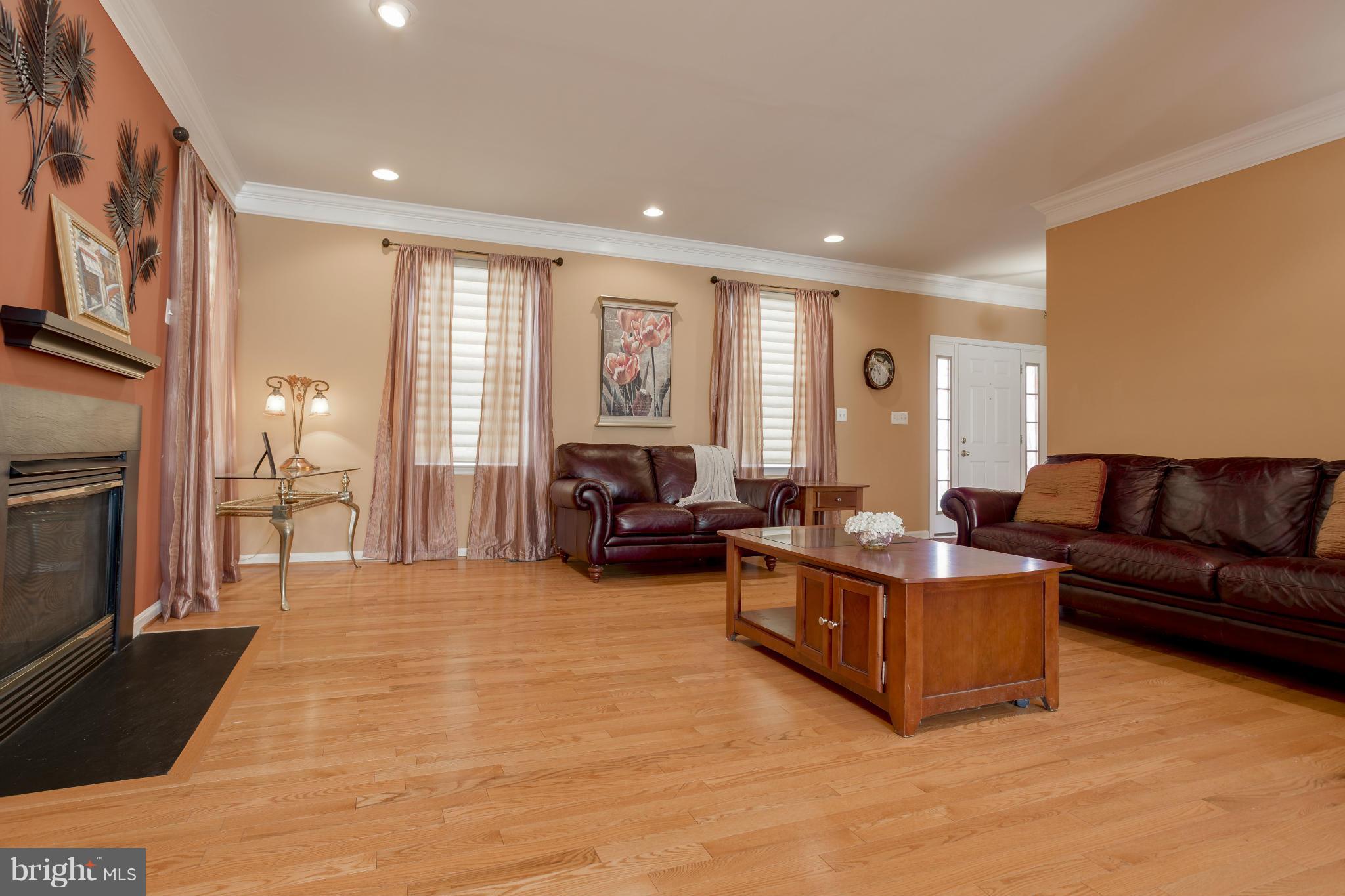103 Seamaster Road Baltimore, MD 21221 - Photo 9 of 29 Living Room