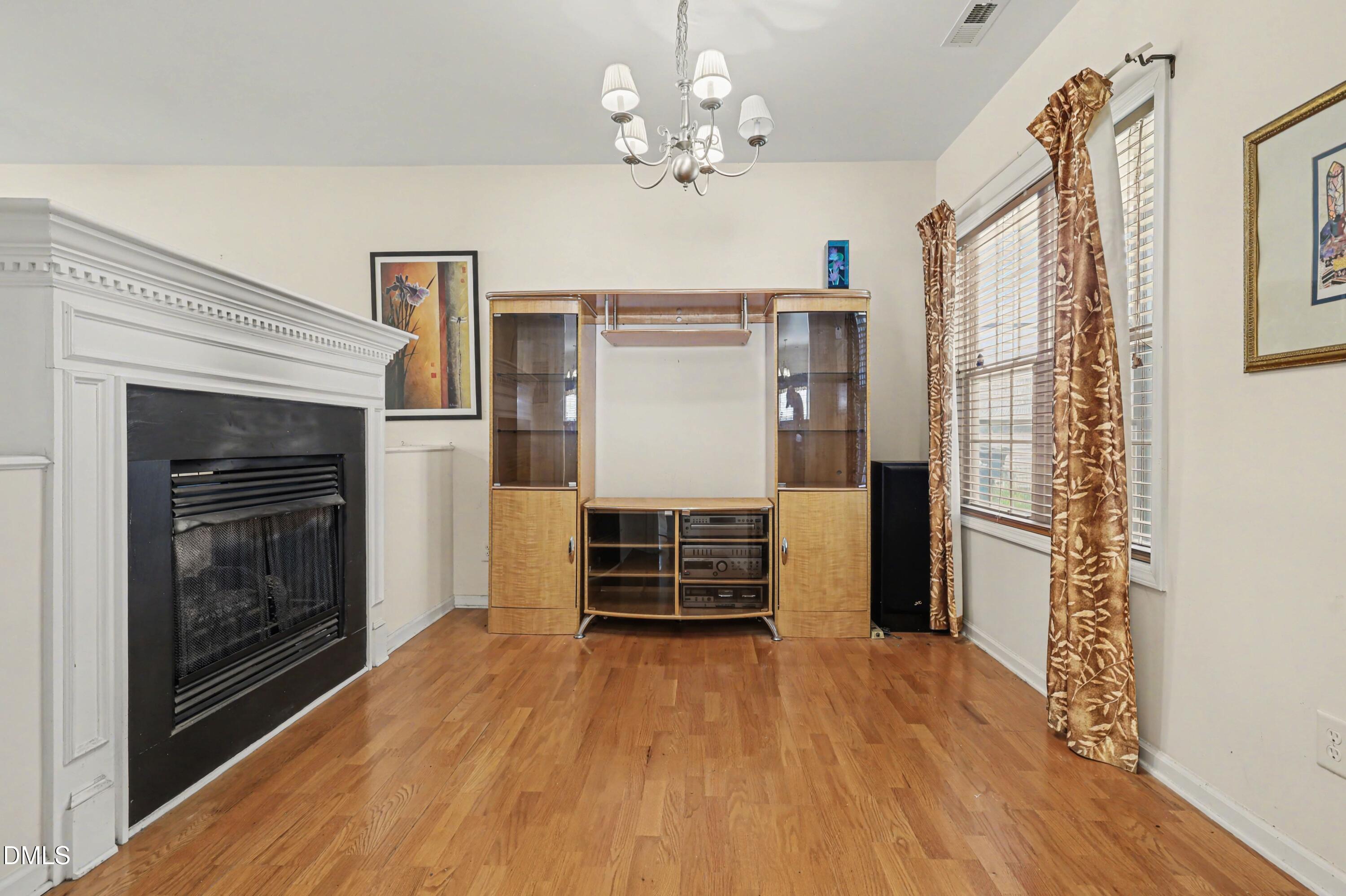 8122 Marshall Brae Drive Raleigh, NC 27616 - Photo 5 of 20 006_file_9703