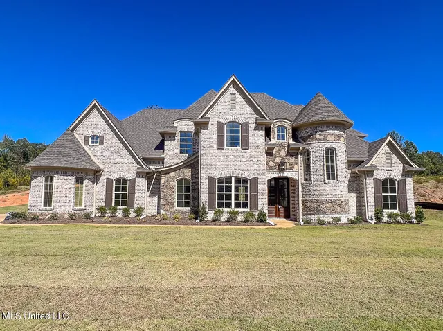 $565,000 | 293 Poplar Lane, Holly Springs, MS 38635