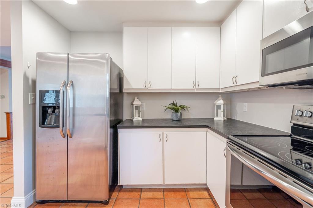 5723 Thom Road Graham, NC 27253 - Photo 13 of 41 Kitchen