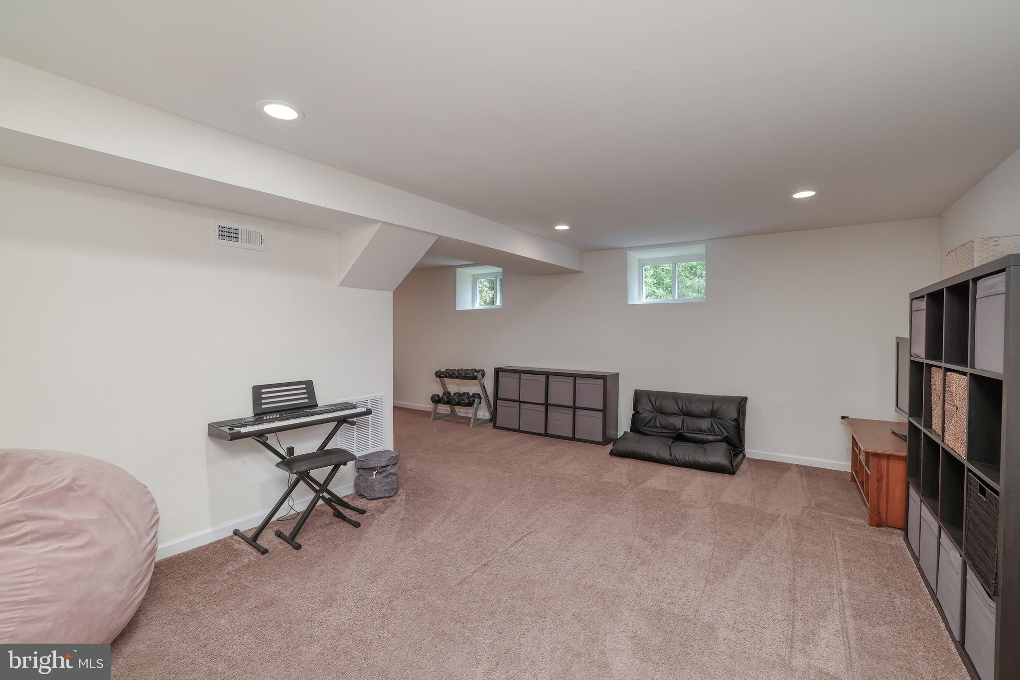 76 Poor Farm Road Pennington, NJ 08534 - Photo 16 of 28
