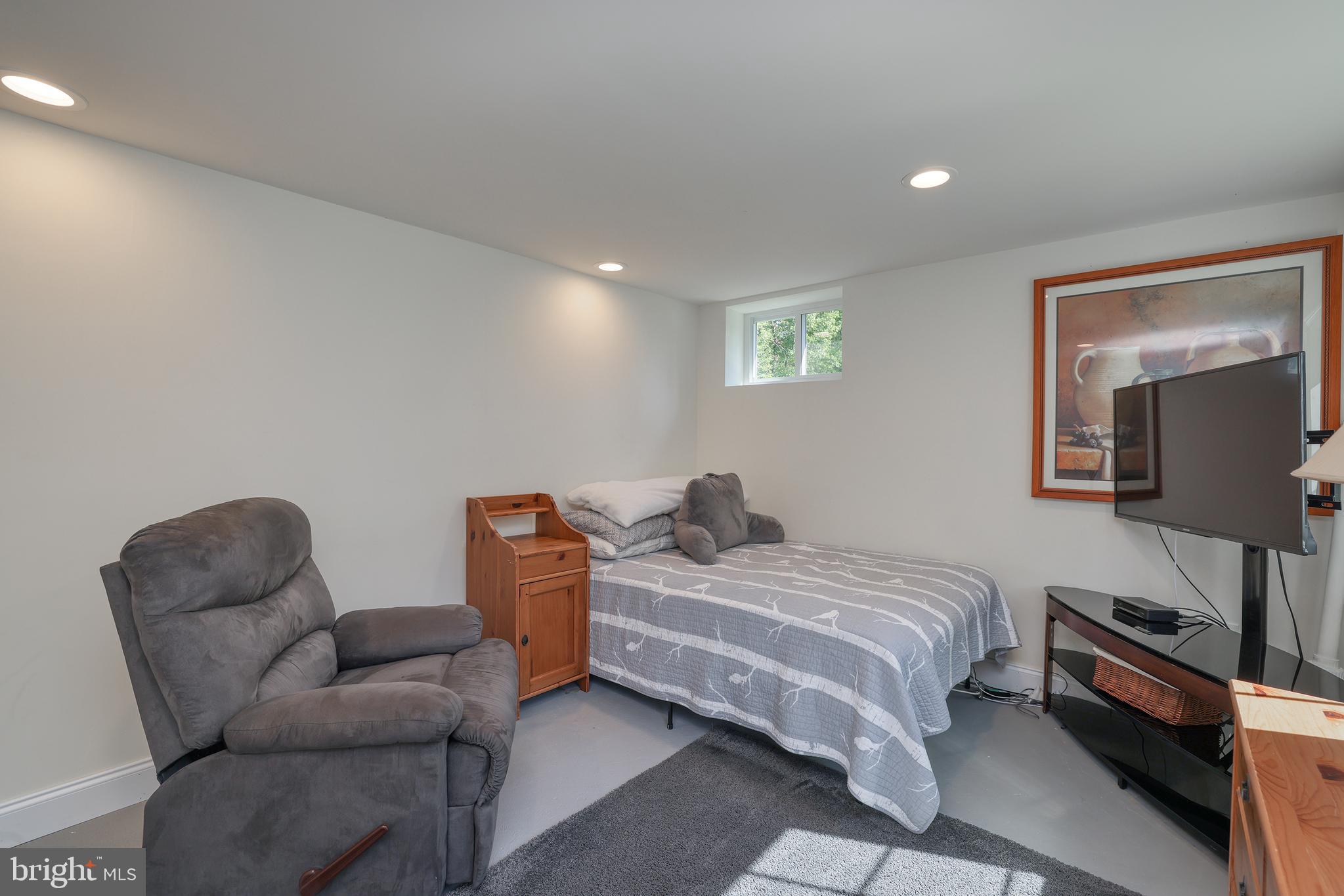 76 Poor Farm Road Pennington, NJ 08534 - Photo 18 of 28