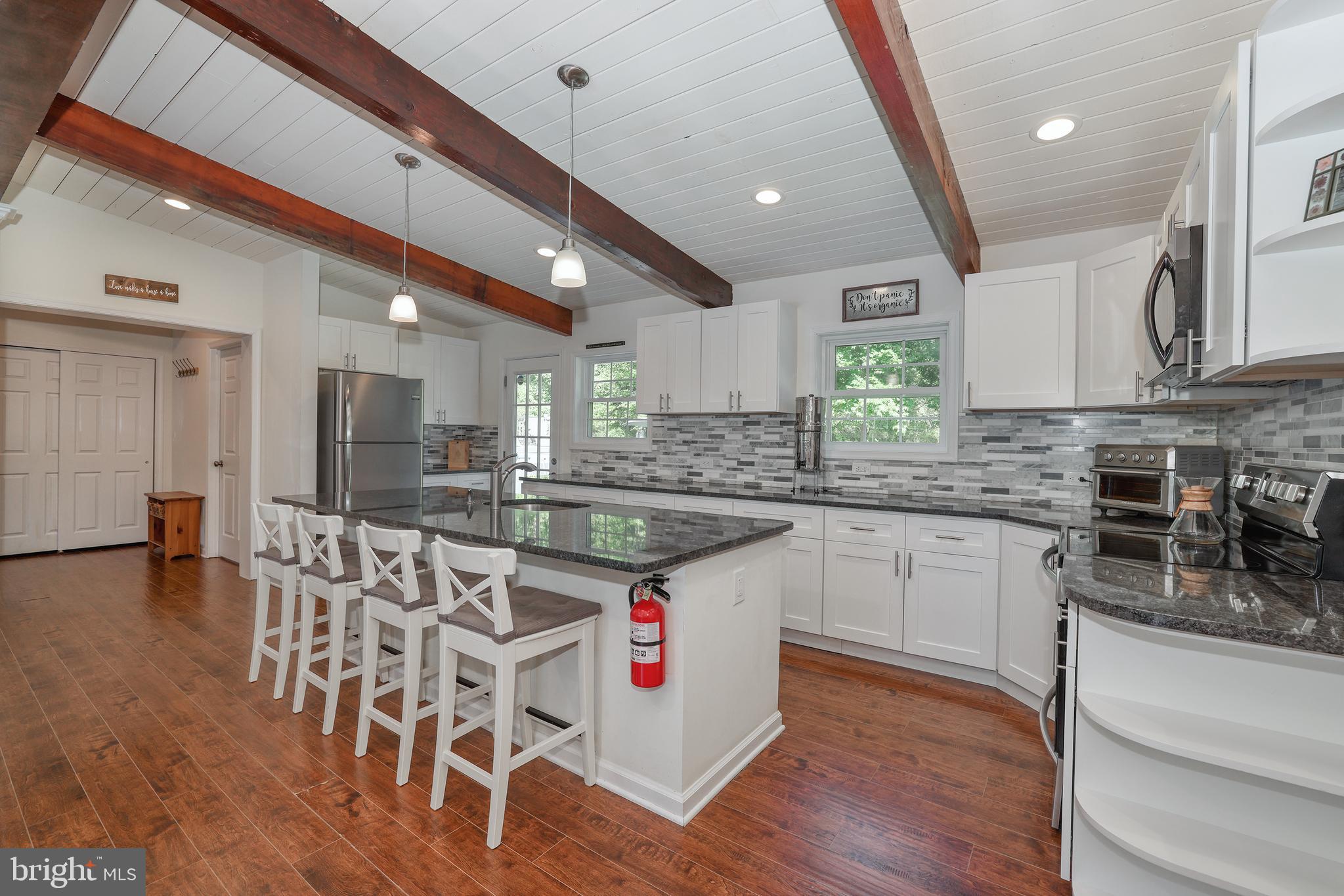 76 Poor Farm Road Pennington, NJ 08534 - Photo 4 of 28