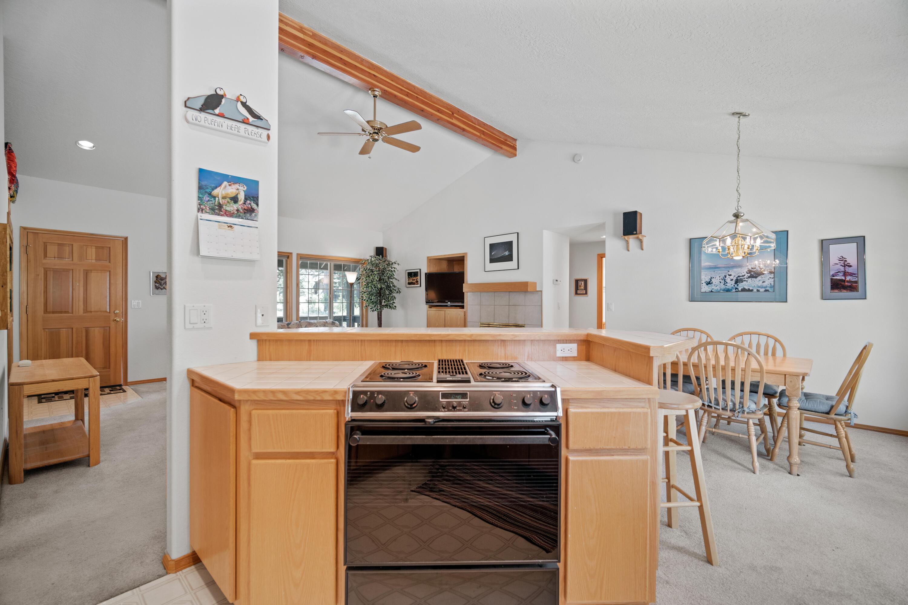 18142 Rager Mountain Lane, Unit 10 Sunriver, OR 97707 - Photo 10 of 25 18142 (10) Rager Mtn Ln, Sunriver