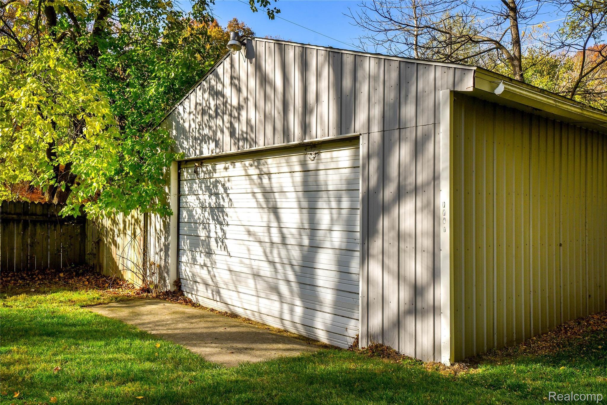 8328 Foster Road Clarkston, MI 48346 - Photo 55 of 60 8328 Foster Road by W Brooks Autumn (25).jpg