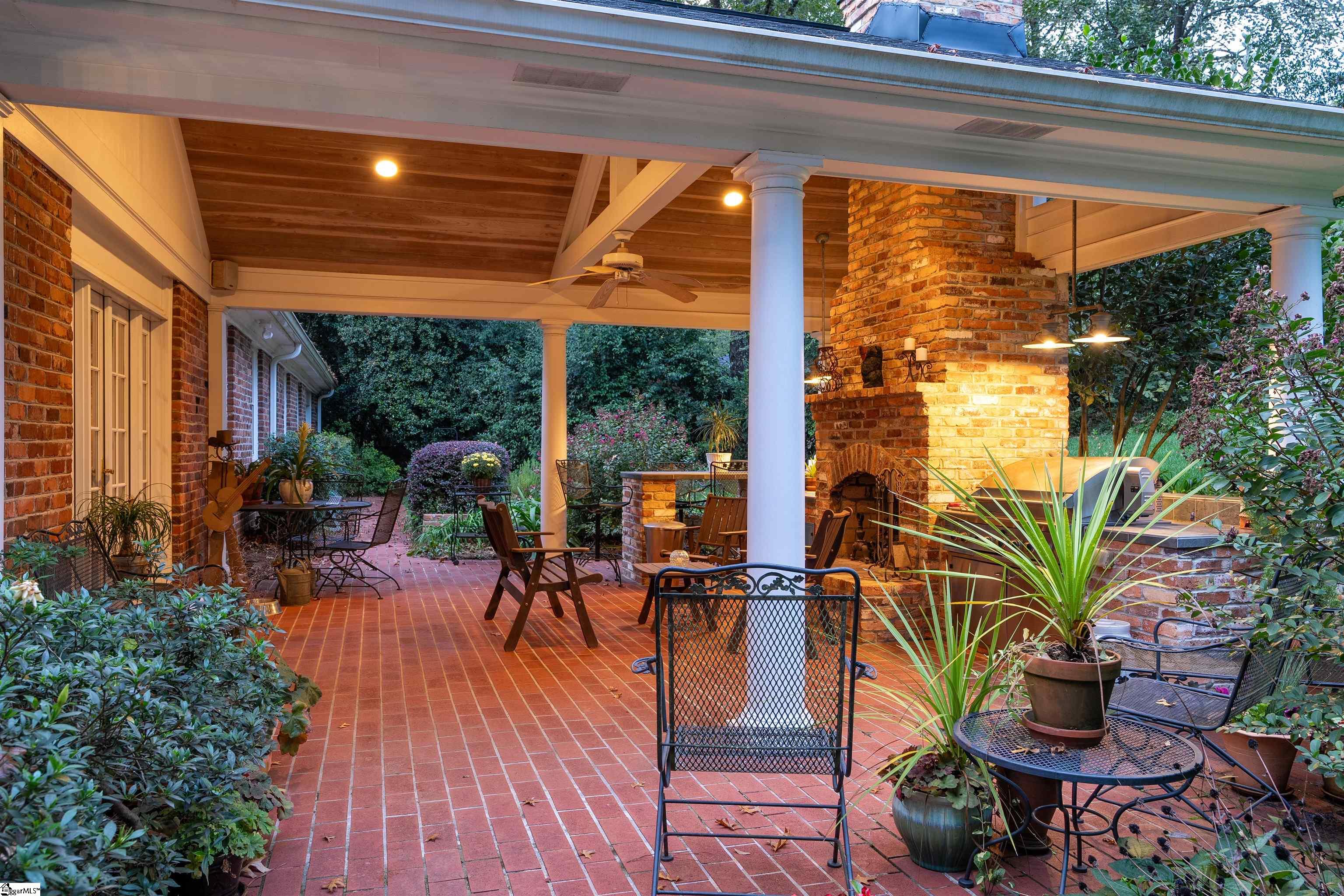 202 Rockingham Road Greenville, SC 29607 - Photo 3 of 36