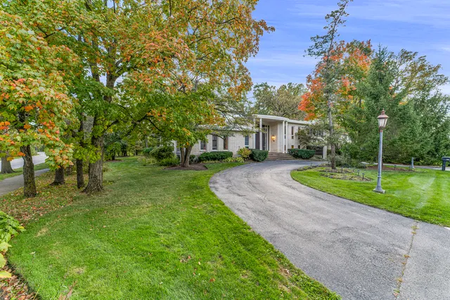 $950,000 | 1210 North Avenue, Highland Park, IL 60035