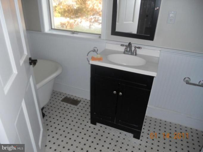 703 Locust Street Cambridge, MD 21613 - Photo 14 of 27 Bath #2