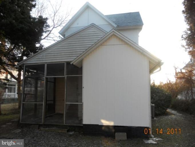 703 Locust Street Cambridge, MD 21613 - Photo 4 of 27 Exterior (Rear)