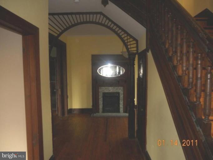 703 Locust Street Cambridge, MD 21613 - Photo 5 of 27 Entrance / Foyer