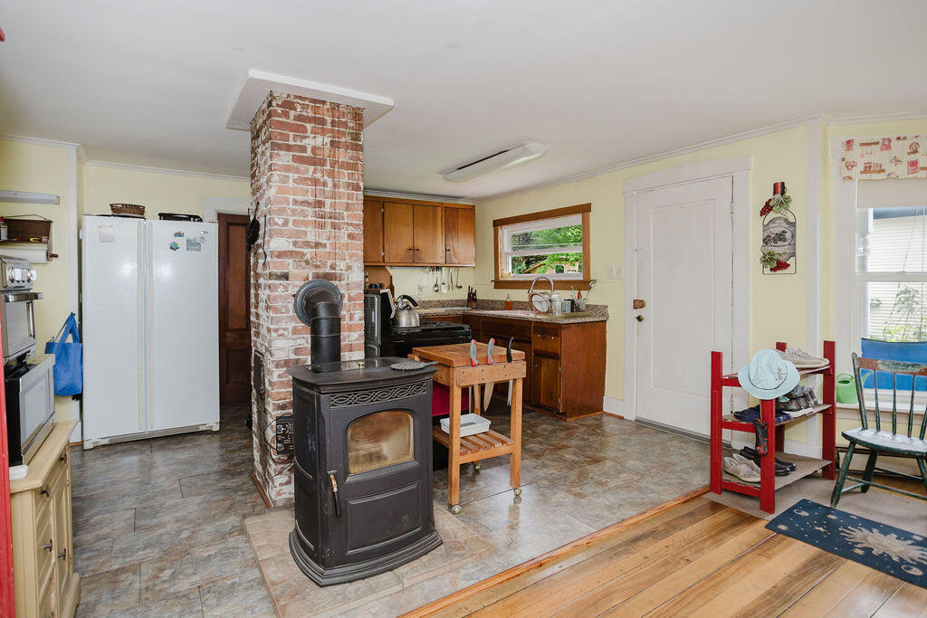 77 Main Street New Sharon, ME 04955 - Photo 5 of 70 taylor-kaminsky-photo-31